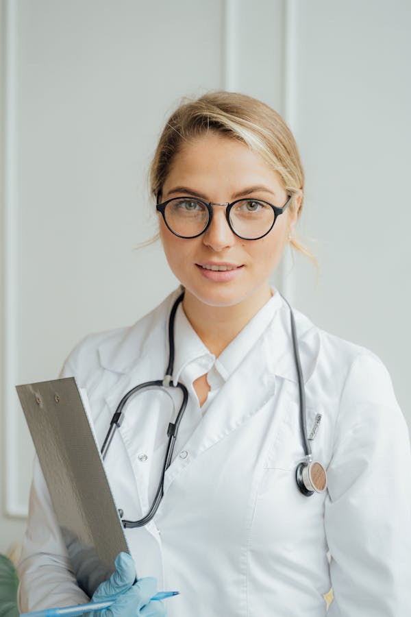 Dr. Adina Alberts